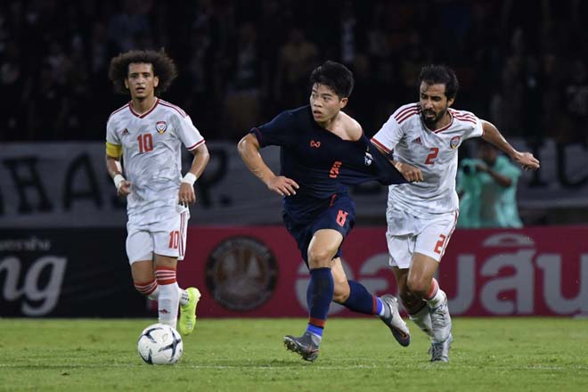 Ekanit Panya (áo sẫm) tỏa sáng trước ông lớn UAE