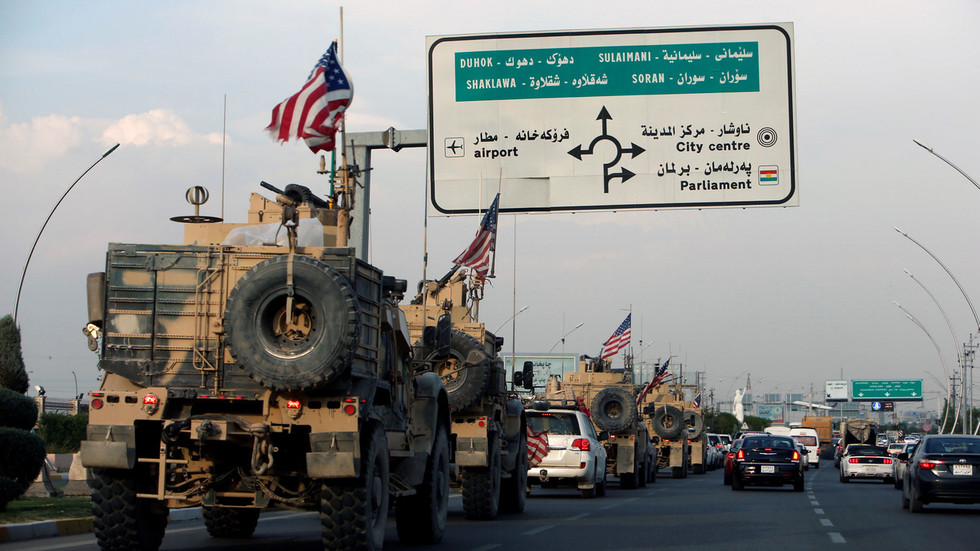 Đoàn xe chở binh sĩ Mỹ rời Syria đến Iraq.