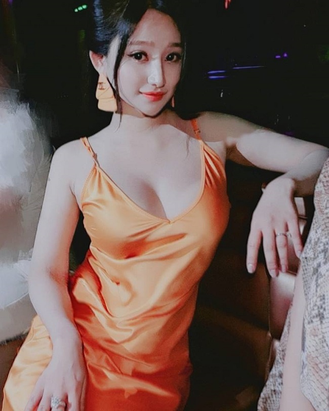 Cô từng tham gia diễn chung MV cùng nhóm HKT, ca sĩ Hồ Quang Hiếu, Du Thiên… Thể hiện mình trên nhiều lĩnh vực, Ivy được biết đến như một hot girl vừa xinh xắn, vừa đa tài.