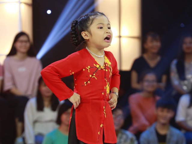 Đời sống Showbiz - Cô bé "Thánh chửi" 7 tuổi đang "gây sốt" trên Youtube là ai?