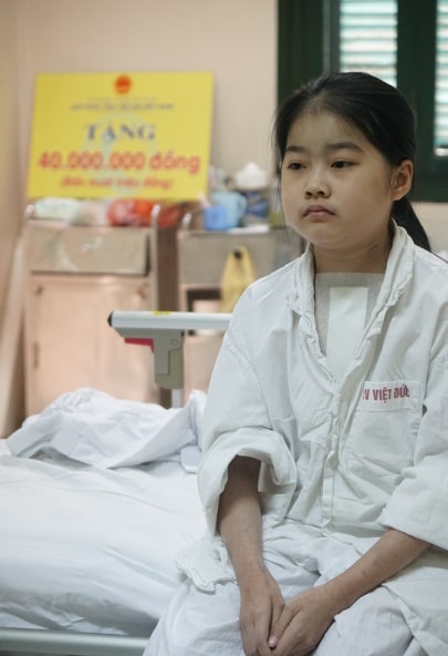 Bé gái 10 tuổi nghẹn ngào vì vừa được “chết đi sống lại” - 3