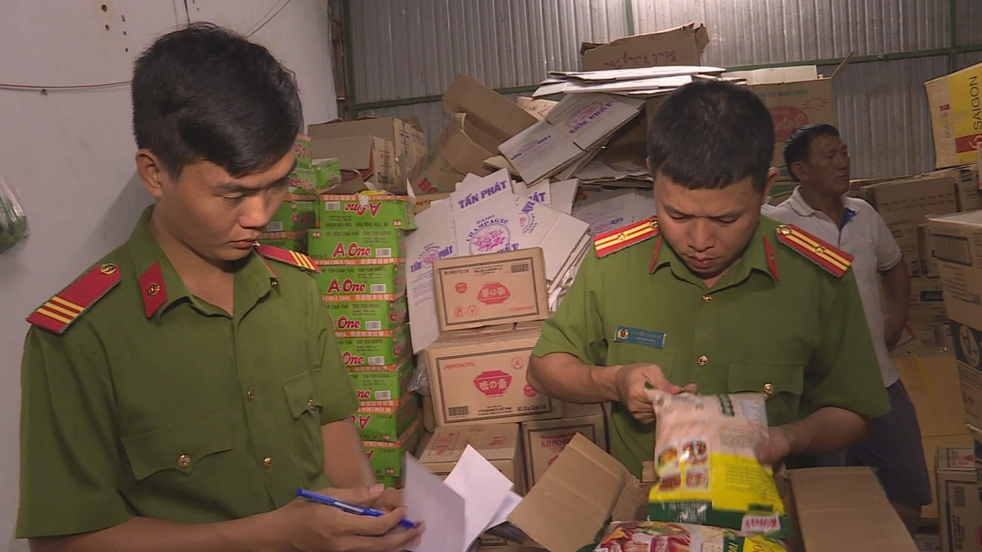 Cơ quan chức năng phát hiện số lượng hạt nêm Knorr và Bột ngọt giả lớn nhất tại Đắk Lắk.