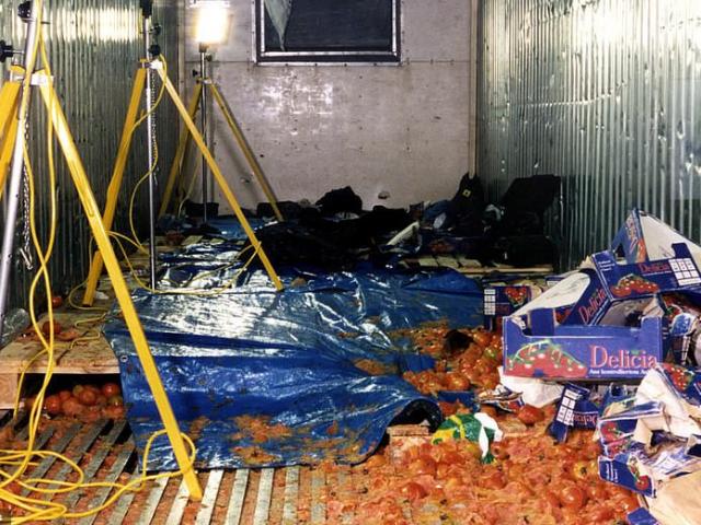 Thế giới - Hình ảnh đau lòng vụ 58 người TQ chết trong xe tải ở Anh cách đây 19 năm