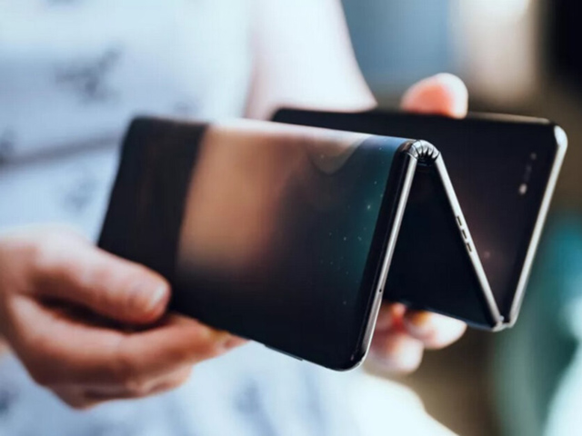 Thời trang Hi-tech - TCL cũng có smartphone màn hình gập lại khá "vi diệu"