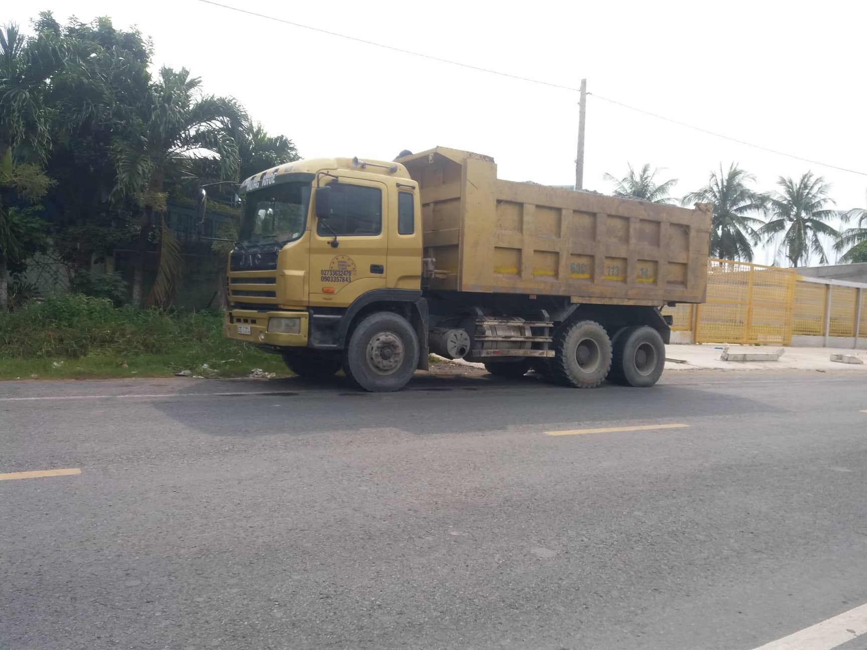 Chiếc xe ben gây tai nạn.