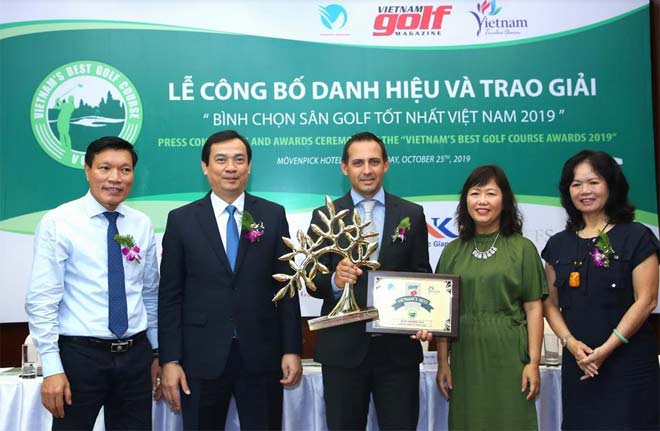 Ban tổ chức trao giải