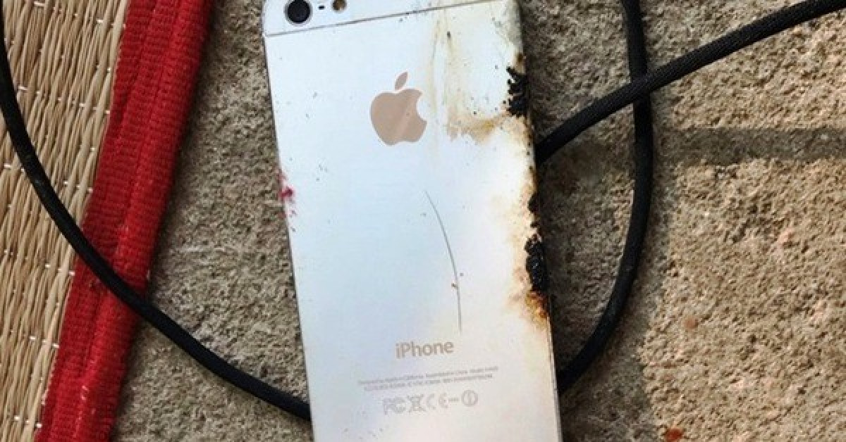 Tin tức trong ngày - Cục sạc điện thoại Trung Quốc phát nổ khiến nam thanh niên tử vong