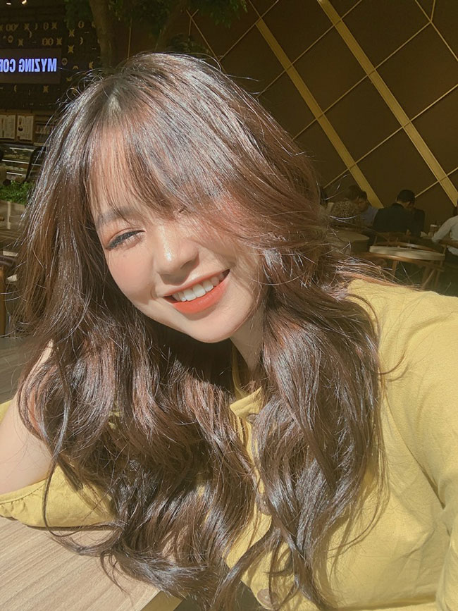 Thanh Thủy cũng từng nổi tiếng trên mạng xã hội với bức ảnh chụp cận cảnh khuôn mặt mình