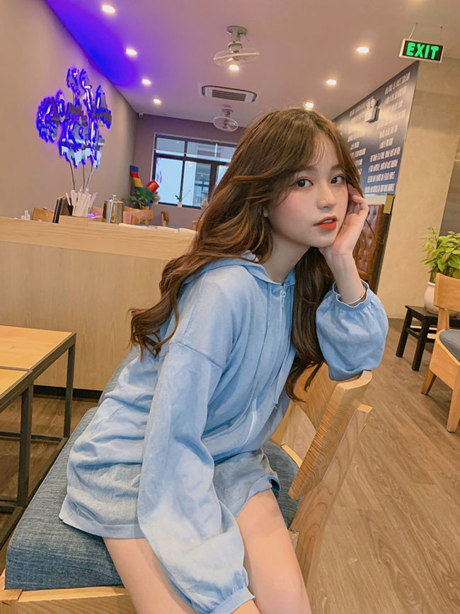 Không ăn mặc sexy, táo bạo nhưng những bức ảnh của Thanh Thủy vẫn nhận được rất nhiều sự quan tâm của dân mạng