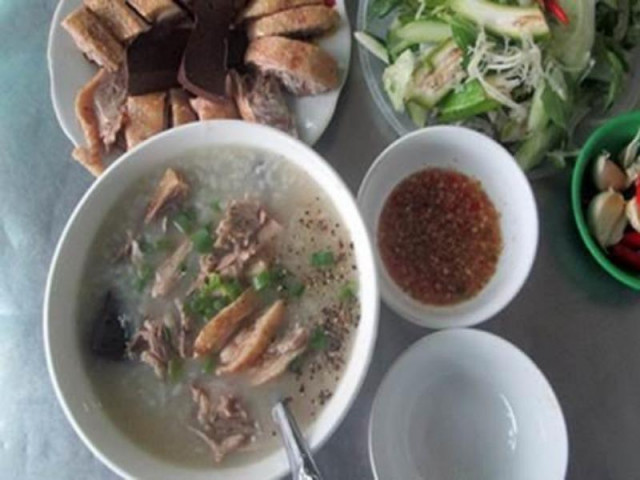 Ẩm thực - Chạy ba quãng đồng đến làng cổ Túy Loan ăn tô cháo vịt