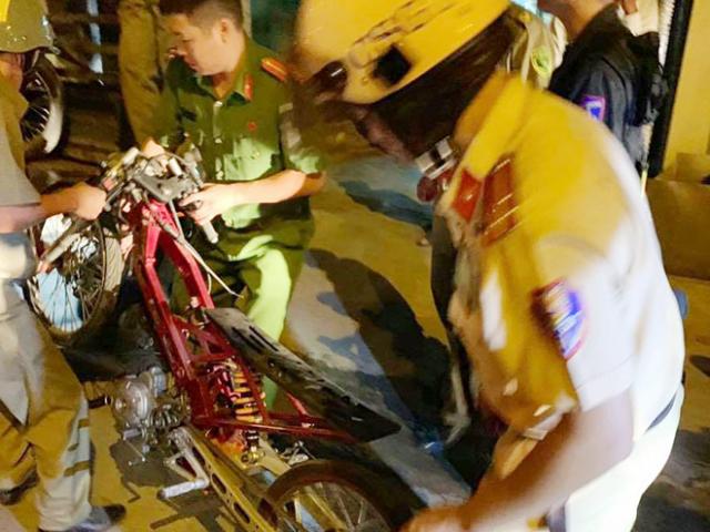 Tin tức trong ngày - Nơi tu bổ “xe cọp” bị đột kích, nhiều xe quái dị bị tạm giữ