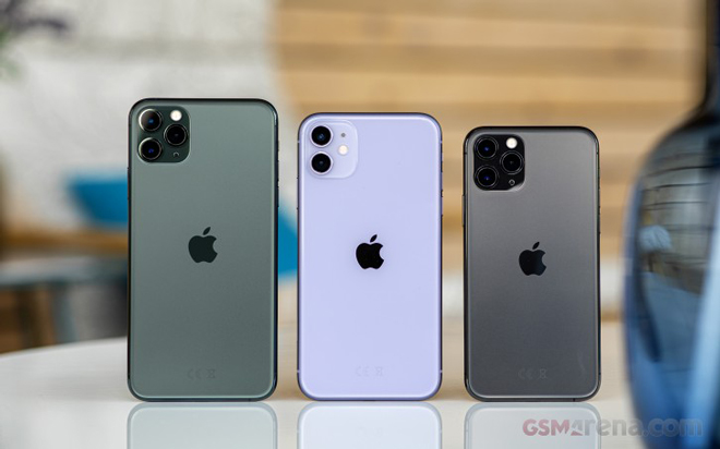 iPhone 11 Pro Max, iPhone 11 và iPhone 11 Pro (từ trái qua) đã được bán ra tại Hàn Quốc.