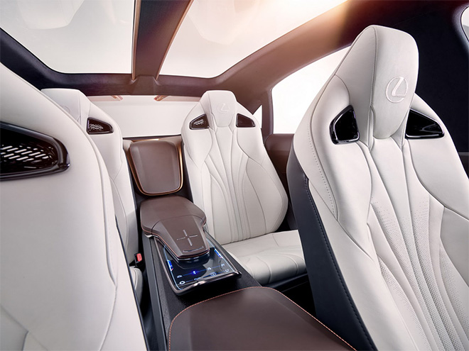 Ngắm xe concept độc Lexus LF-1 Limitless thu hút khách tham quan tại VMS 2019 - 14