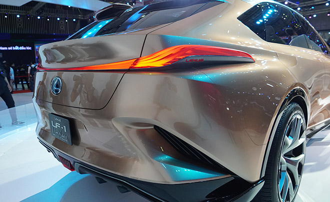 Ngắm xe concept độc Lexus LF-1 Limitless thu hút khách tham quan tại VMS 2019 - 10