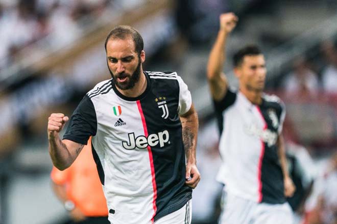 Higuain phải nhập viện