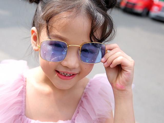 Thời trang - Ảnh: Dàn mẫu nhí khoe Street style trên phố đi bộ bờ Hồ