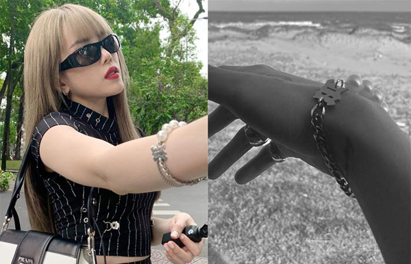 Ngay cả vòng tay đôi cũng giống hệt nhau, như vậy nghĩa là dù chưa công khai nhưng cặp đôi đã ngầm khẳng định mối quan hệ.