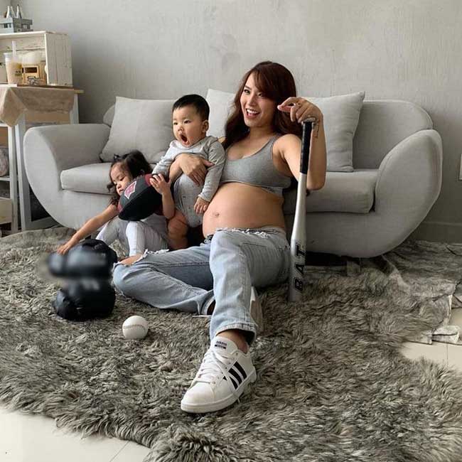 Cô từng chia sẻ bí quyết nịt bụng ngay sau khi vượt cạn 10 ngày, uống các loại thực phẩm chức năng giảm cân, làm đẹp đa...