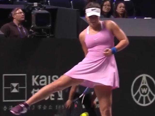 Thể thao - Mỹ nhân tennis 19 tuổi “xỏ háng” điệu nghệ: Đàn chị tung đòn bực tức