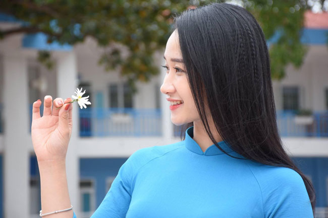 Cô giáo trẻ cũng từng đoạt giải Hoa khôi Nữ sinh thanh lịch trường Cao đẳng Sư phạm Hà Nội
