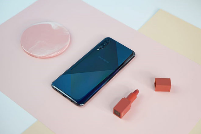 Trải nghiệm của ‘lính mới’ nơi công sở với Galaxy A50s - 1