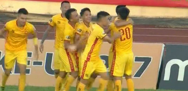 Thanh Hóa ở lại V-League&nbsp;nhờ bàn thắng duy nhất của Văn Thắng