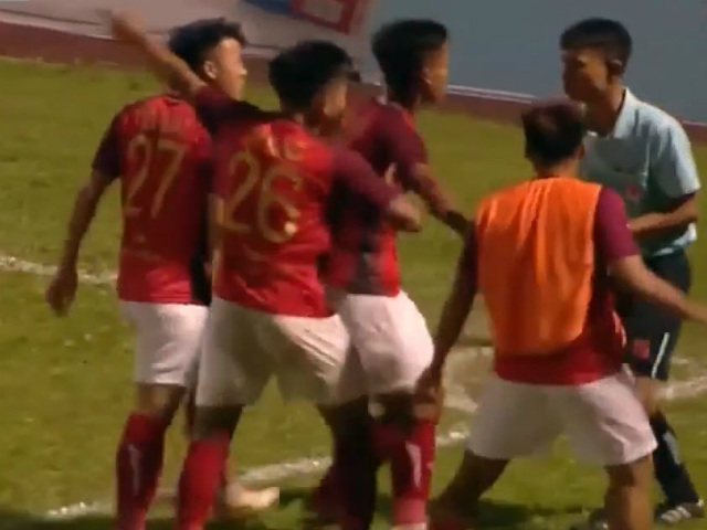 Bóng đá - Tranh cãi Martin Lò và đồng đội rớt nước mắt vì hụt bàn thắng phút bù giờ