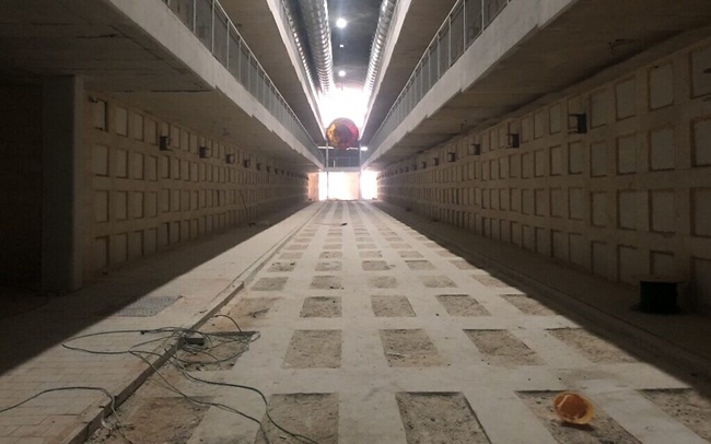 Toàn bộ công trình trị giá 77 triệu USD và được hoàn thành sau 3 năm thi công. Phần đường hầm bên trong chỉ chiếm diện tích rất nhỏ so với các phần mộ để chôn cất người chết. 