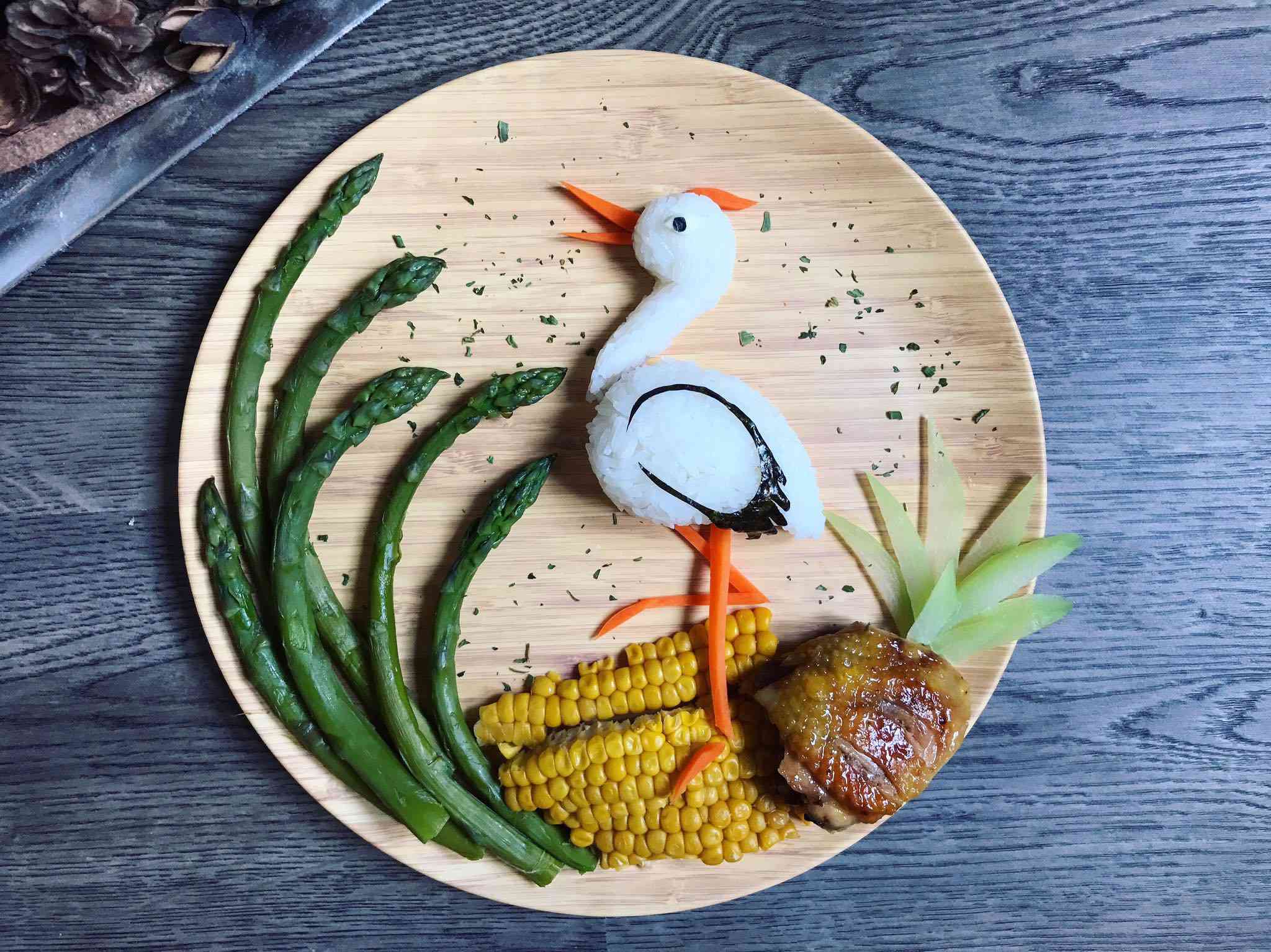 "Con cò lặn lội bờ sông". Nhìn như thế này thì bé nào chẳng hứng thú chứ nhỉ?