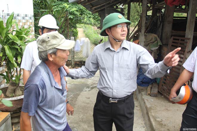 Ông Hồ Quốc Dũng, Chủ tịch UBND tỉnh Bình Định chỉ đạo các sở, ban ngành và địa phương sẳn sàng ứng phó với bão số 5