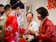 Bạn trẻ - Cuộc sống - Khinh chồng tương lai nhà nghèo rách, tôi bàng hoàng giữa hôn lễ được mẹ chồng trao 5 cây vàng