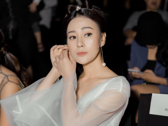 Thời trang - "Quỳnh búp bê" hóa Tiểu Long Nữ đi xem tuần thời trang