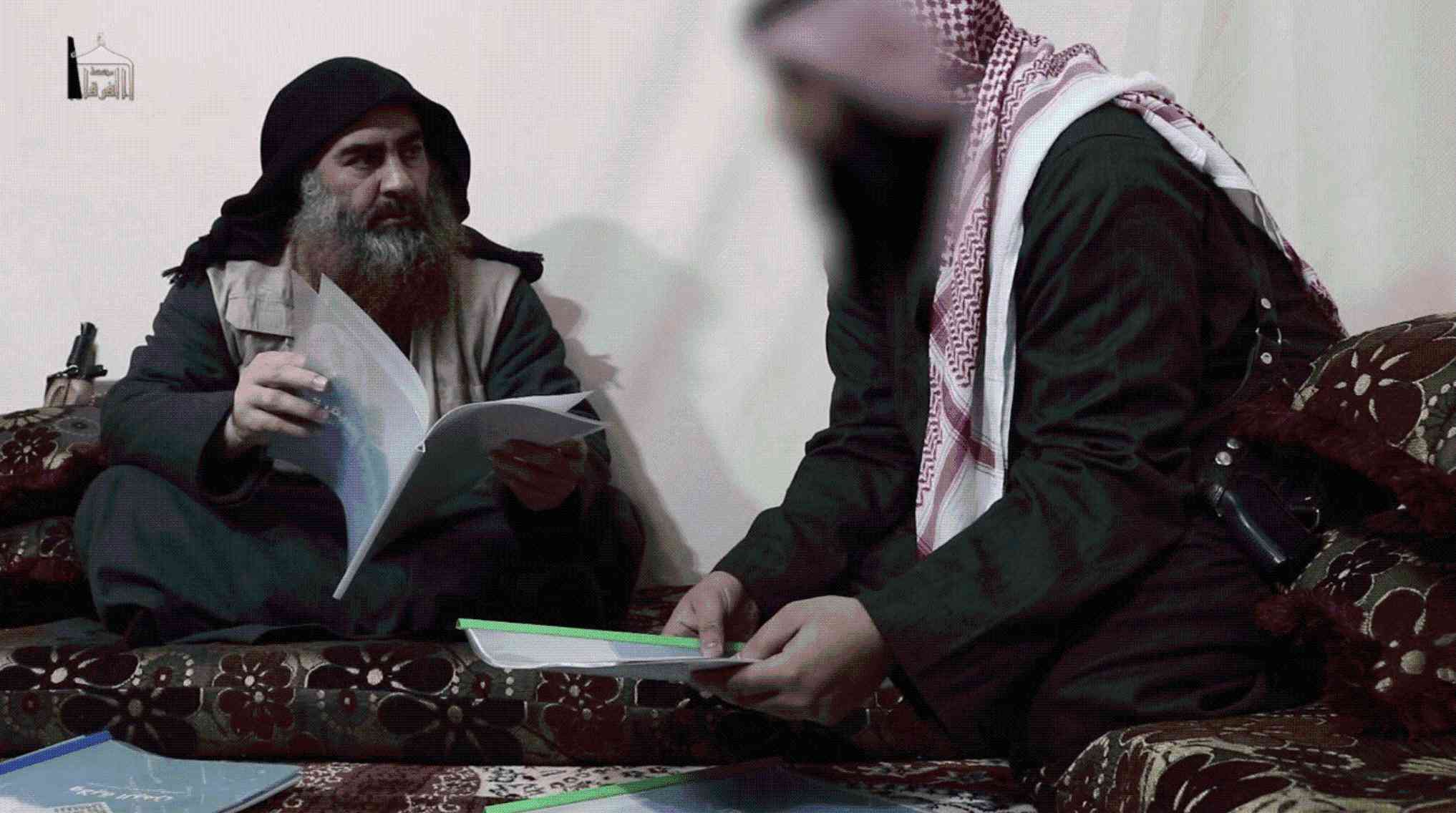 Trùm khủng bố Abu Bakr&nbsp;al-Baghdadi (người đàn ông bên trái).