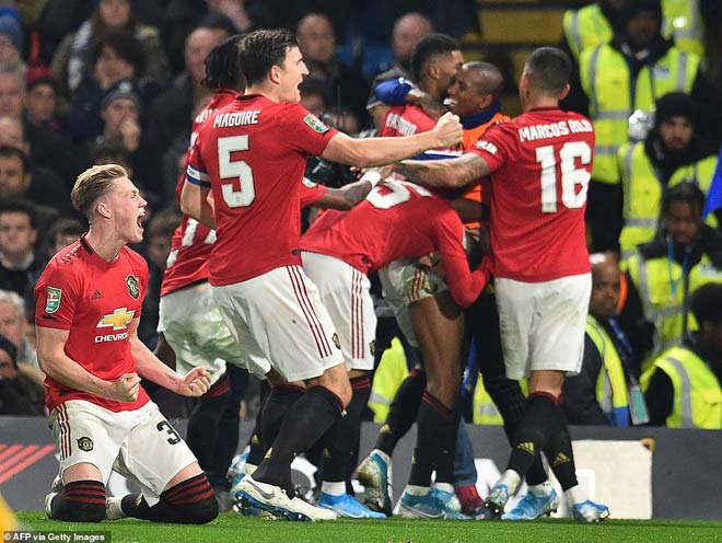 
Cú đúp của Rashford giúp MU lại đánh bại Chelsea