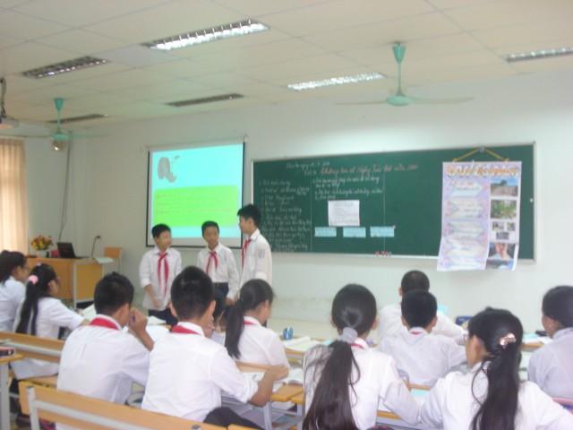 Chương trình bậc trung học hiện nay còn khá nặng là lý do khó có thể thực hiện học 5 ngày/tuần. Ảnh minh họa: Q.Anh