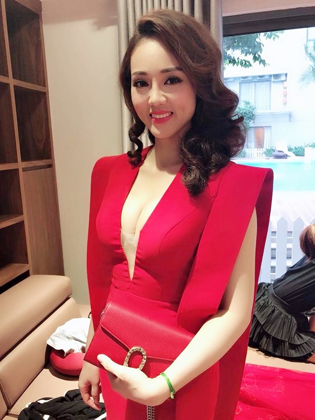Ngọc Hà sở hữu gương mặt đẹp, khả ái cùng nụ cười má lúm duyên dáng. Cô từng lọt vào Top 20 cuộc thi Hoa hậu Du lịch Việt Nam 2008.