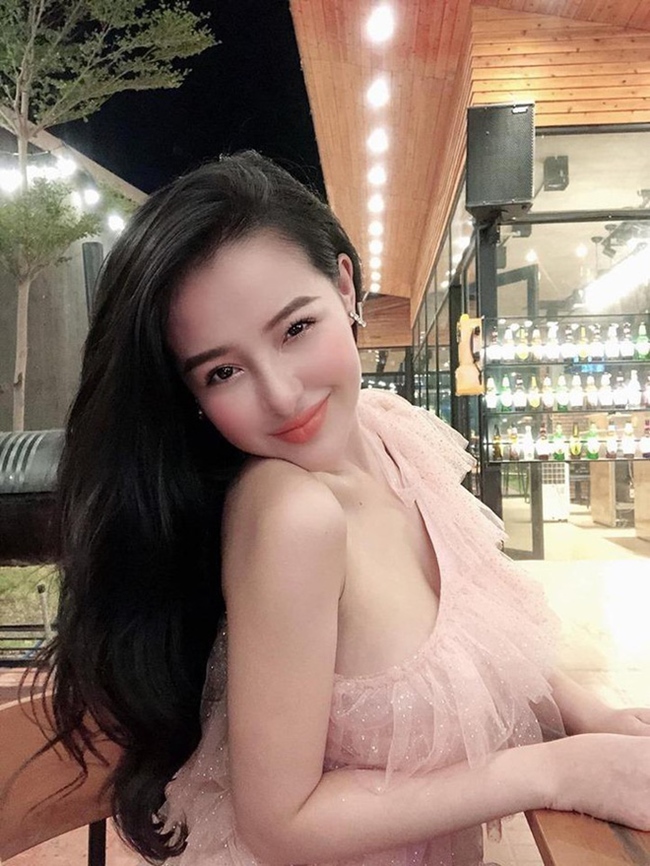 Bạn gái kém 16 tuổi của nhạc sĩ nổi tiếng là Ngân 98 (Võ Thị Ngọc Ngân). Hot girl 9X được biết đến với phong cách thời trang nóng bỏng và gây chú ý với phát ngôn gây sốc.