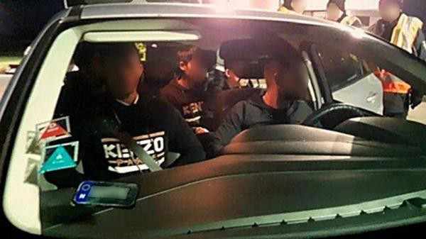 Một xe chở người Việt vượt biên trái phép bị cảnh sát bắt hôm 28/10 ảnh: Bild