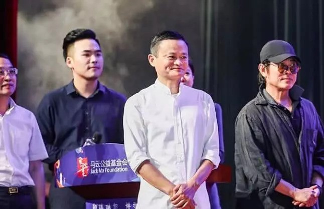 Lý Liên Kiệt trẻ trung bất ngờ khi xuất hiện bên tỷ phú Jack Ma - 4