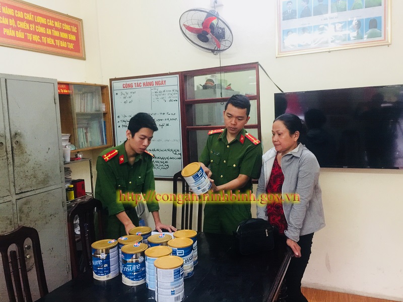 Nguyễn Thị Kim Oanh tại trụ sở công an