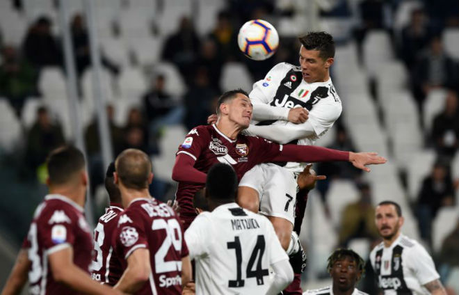 Juventus của Ronaldo từng bị đối thủ láng giềng Torino cầm hòa 1-1 tại lượt về Serie A mùa trước