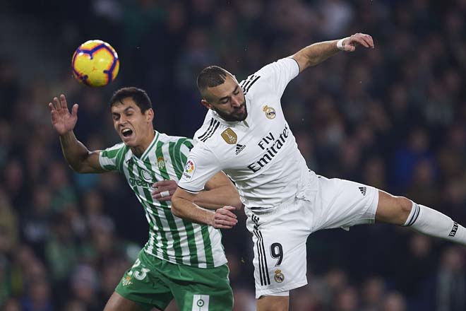 Real (áo trắng) hướng đến chiến thắng trước Betis