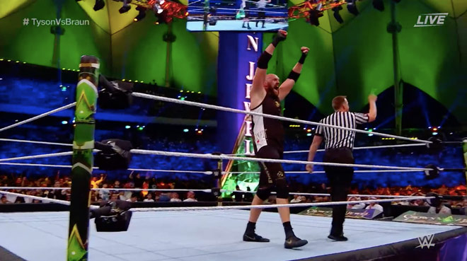 Tyson Fury ra mắt sàn WWE