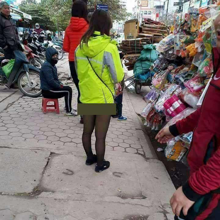 Đường ranh giới ở quần tất nhắc nhở các cô gái chọn trang phục có độ dài phù hợp. 