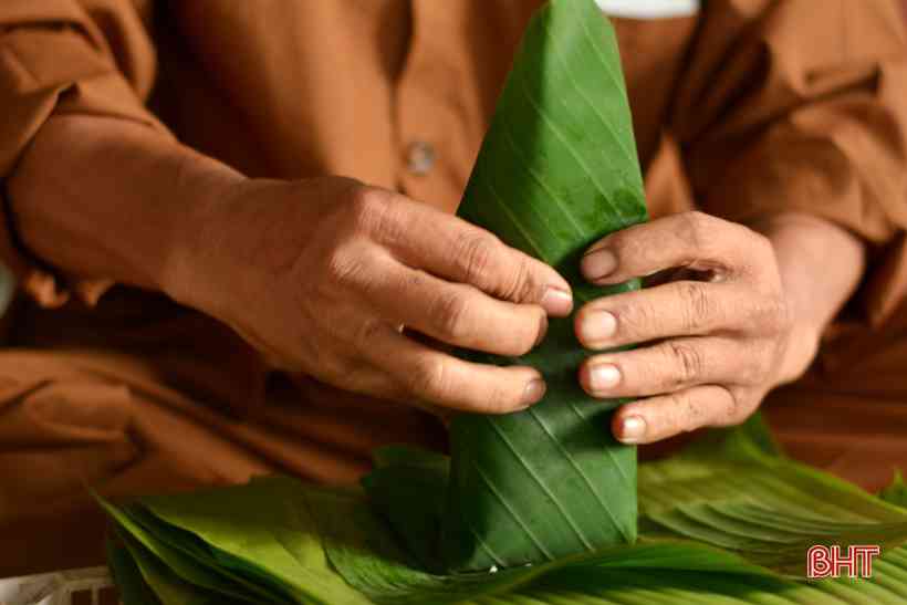 Lá chuối rừng dùng để gói