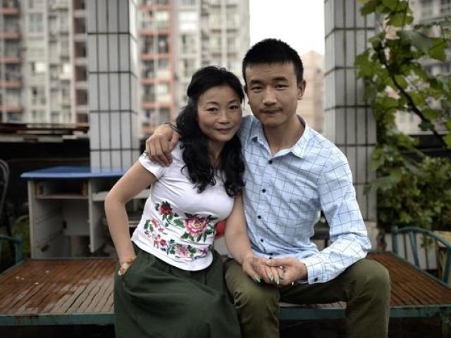 Giới trẻ - Trúng tiếng sét ái tình, chàng trai 23 tuổi đòi cưới bằng được “bà dì” 46 tuổi