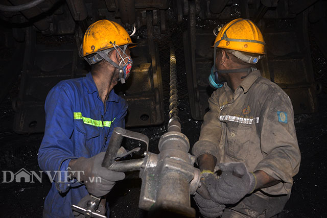 Với điều kiện địa chất phức tạp của khu vực lò chợ cơ giới hoá 1,2 triệu tấn/năm, công ty duy trì thực hiện các kỹ thuật cơ bản, tổ chức sản xuất hợp lý, bố trí thiết bị và tổ chức khoan lỗ mìn hợp lý nhằm&nbsp;đảm bảo hiệu quả, đẩy nhanh tiến độ khu vực lò chợ cắt đá, tạo điều kiện cho máy khấu di chuyển, đảm bảo chu kỳ khai thác.