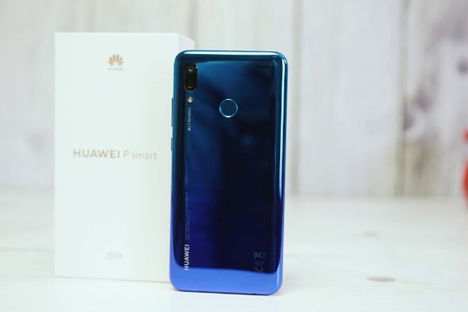 Huawei vẫn tự tin phát triển smartphone mới với 3 camera sau - 2