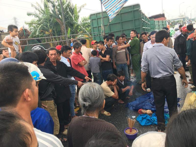 Hiện trường vụ tai nạn thương tâm trưa nay tại Kỳ Anh, Hà Tĩnh.