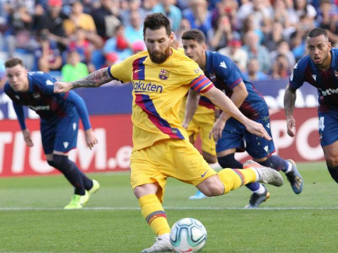 Messi ghi bàn thứ 6 trong 5 trận liên tiếp trên mọi đấu trường mùa này cho Barca nhưng họ vẫn thua ngược Levante 1-3 ở vòng 12 La Liga